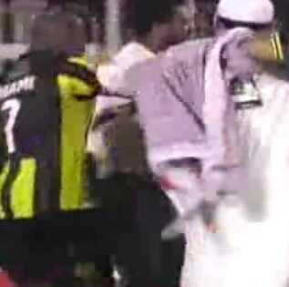 فيديو – شغب وإشتباكات فى نهاية ديربي جدة