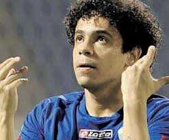 فيديو : الفتح ينتزع الصدارة من الهلال بثنائية سالومو وجوزية