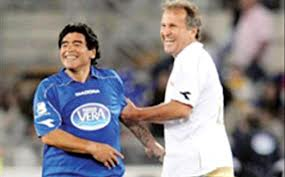 مارادونا وزيكو ضمن ترشيحات الاهلي