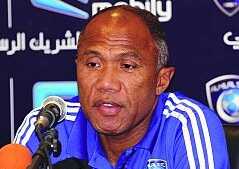 بعد الخسارة من النصر الهلال يقيل انتوان كومبواريه