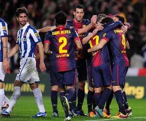 فيديو : برشلونة يكتسح اسبانيول برباعية في ديربي كاتالونيا