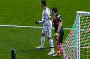 فيديو: كريستيانو رونالدو اراد منح شارة القيادة لكاسياس ولكن الاخير رفض
