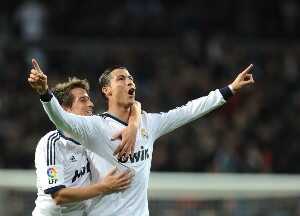 فيديو : ريال مدريد يثأر من اشبيلية برباعية قبل موقعة مانشستر يونايتد