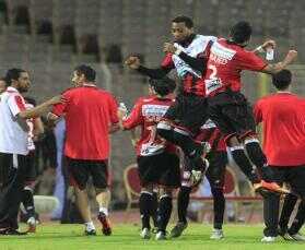 المطوع يكافئ لاعبيه بعد الفوز على الاهلي