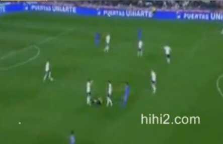 فيديو : لاعب يصيب حكم مباراة فالنسيا وليفانتى