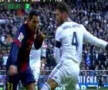 السبورت : بيريز لاسا يمنح ريال مدريد الفوز ويحرم برشلونة من ركلة جزاء
