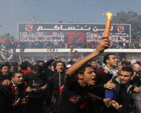 صورة : التراس الاهلي المصري يحرق مقر إتحاد الكرة
