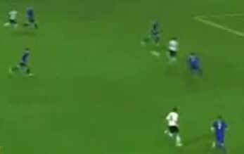 فيديو: تمريرة مذهلة بالكعب من اوزيل امام كازاخستان