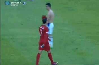 فيديو: كريستيانو رونالدو يرفض تبادل القميص مع لاعبي الكيان الصهيوني