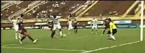 فيديو : هدف رائع بالكعب فى البرازيل