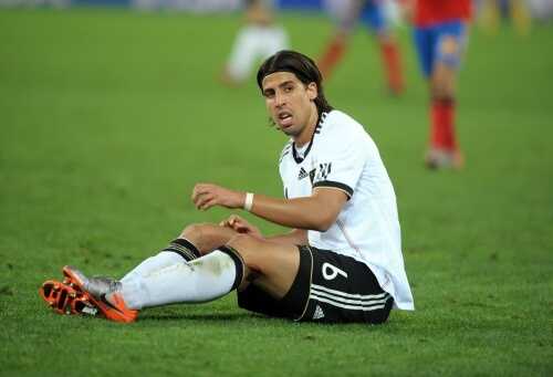 فيديو : خضيرة ينسحب من تدريب المنتخب الالماني بعد تعرضه للاصابة!