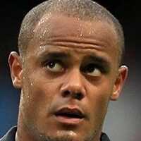 غوارديولا وفيلانوفا يتصارعان لضم “صخرة” مانشستر سيتي
