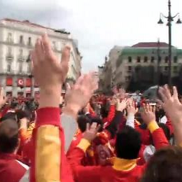 فيديو: 6 ألاف مشجع تركي يقتحمون العاصمة مدريد و يصرخون ” اسطنبول، اسطنبول.. نحن الأفضل”