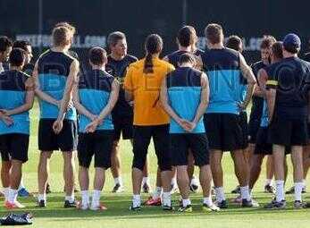 فيديو : لفتة رائعة من لاعبي برشلونة قبل تدريبات اليوم ..!