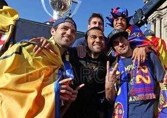 بالصور: شاهد احتفالات برشلونة بالليغا في شوارع كاتلونيا ..!