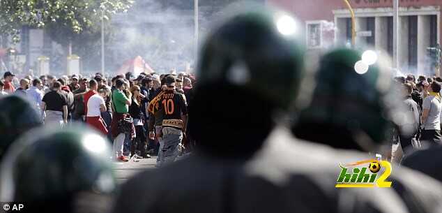 صورة : شرطة روما تصادر اسلحة بيضاء قبل الديربي كادت تتسبب في كارثة