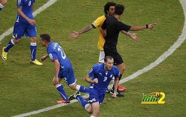 صورة : حكم مباراة البرازيل وايطاليا يعترف بخطأه ..!