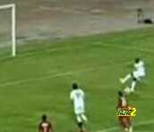 فيديو : لاعب ارسنال السابق يسدد ركلة جزاء بشكل رائع فى مباراة لويس فيجو