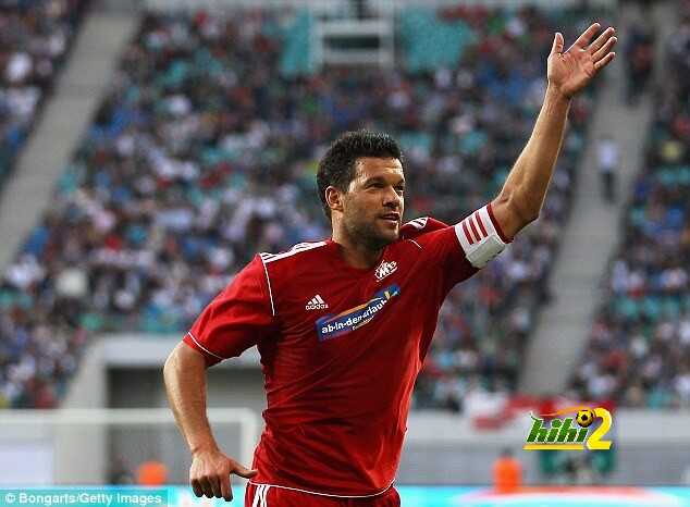 فيديو وصور : مايكل بالاك يودع ملاعب كرة القدم