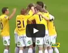 فيديو : حارس مرمى يحرز هدف من على بعد 90 ياردة فى السويد