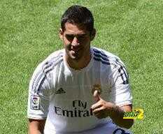 صورة : ايسكو لم يقبل شعار ريال مدريد وشقيقه يتكفل بذلك