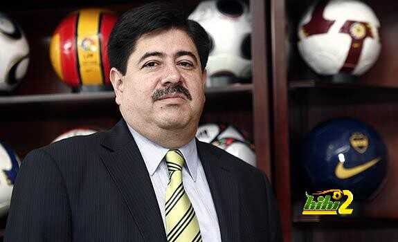 فيديو : رئيس الإتحاد الكولومبى يحاول سرقة احدى ميداليات كوبا ليبرتادوريس على الهواء