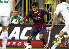 صورة : جمهور بولندا يرحب بنجوم برشلونة وكأنهم في الكامب نو