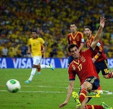 صورة :جماهير  أسبانيا تطالب برحيل نجوم ريال مدريد وبرشلونة عن المنتخب الأسباني