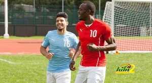Usain Bolt gives Sergio Agüero a unique lesson of speed ahead of the Manchester Derby