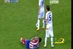 فيديو : لاعب الأتلتيكو يسقط شورت لاعب الريال ..!