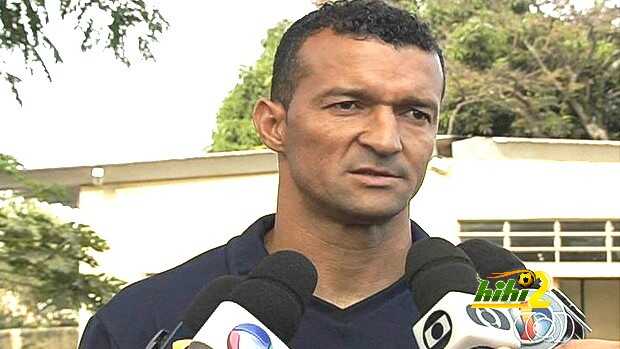 فيديو : المسعف الذى منع كرة من دخول المرمى أصبح ضحية لتهديدات بالقتل