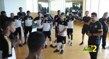 جوله حرة للاعبي الاخضر فى اسواق عمان