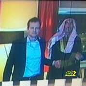 فيديو : قناة هولندية ترسل خليجى مزيف لأحد النوادى من أجل قياس مدى رغبة الأندية فى أموال الخليج