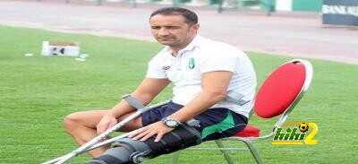 العكازات تمكن بيريرا من مشاهدة تدريبات الاهلي