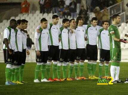 فيديو : لاعبو الراسينغ انسحبوا بعد صافرة الحكم لبدء المباراة