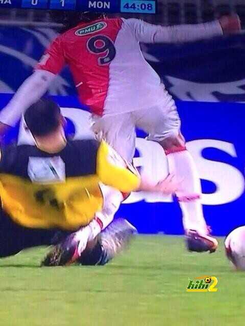 فيديو و صور : إصابة خطيرة لفالكاو قد تحرمه من المشاركة فى كأس العالم القادمة