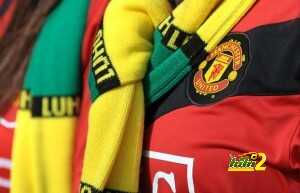 Manchester United supporters wearing gre