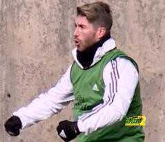 فيديو : كيف تألق راموس في التدريبات في حراسة المرمى وكيف احتفل بتألقه ..؟