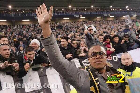 صور : أسطورة اليوفى إدجار ديفيدز يتجول فى ملعب الفريق ويحسم مسألة انتقاله إلى جهاز سيدورف