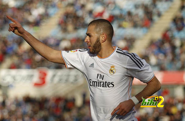 ليفربول يتحرك لضم كريم بنزيما من ريال مدريد
