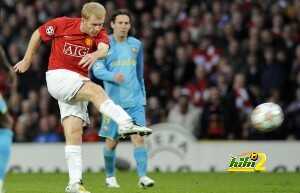 Manchester United's English midfielder P