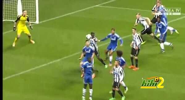فيديو : لاعب نيوكاسل يقلد مارادونا..!
