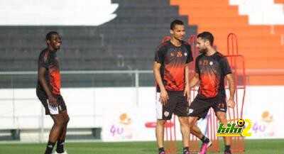 الشباب يغادر إلى الطائف لمواجهة الاهلي