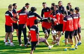 صورة : تعرف على النجم المحبوب الذي زار الأتلتيكو اليوم