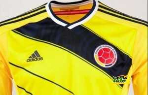 (Adidas)