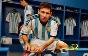 (Adidas)