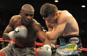 British Ricky Hatton (R) battle with US