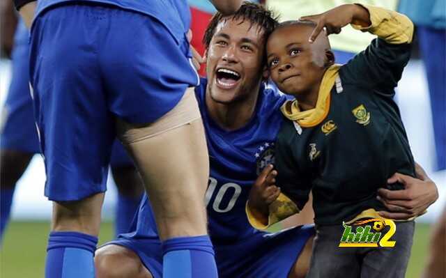 neymar-protegio-los-guardias-nino-que-salto-campo-1394052522571