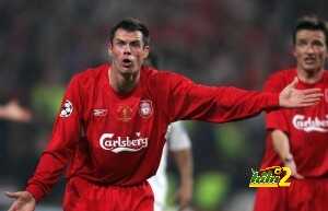 Liverpool's defender Jamie Carragher (L)