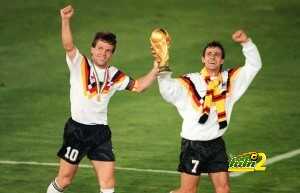 West German midfielder Lothar Matthaeus (L) and fo
